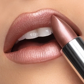 Famous Cr??me | A Shimmery Soft Nude with Neutral Undertones Lipstick